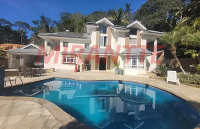 Cond. fechado de 400m² com 3 quartos em serra da cantareira
