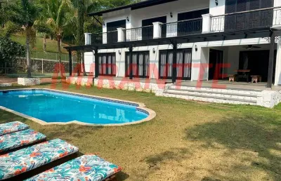 Cond. fechado de 561m² com 4 quartos em serra da cantareira