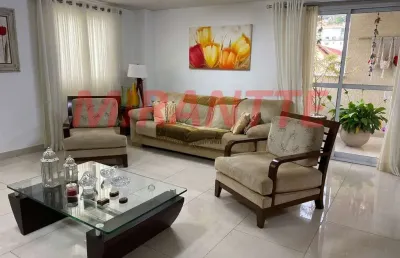 Cond. fechado de 400m² com 4 quartos em horto florestal