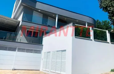 Cond. fechado de 283.9m² com 4 quartos em horto florestal