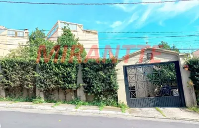 Cond. fechado de 169m² com 3 quartos em vila pedra branca