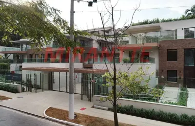Cond. fechado de 626m² com 4 quartos em alto de pinheiros