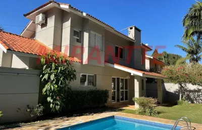 Cond. fechado de 211m² com 3 quartos em vila hortência