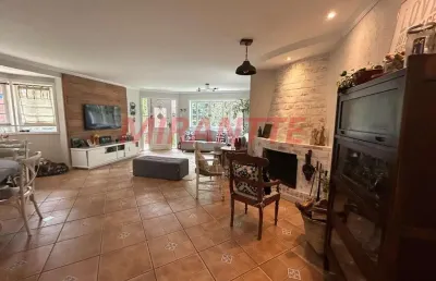 Cond. fechado de 228m² com 3 quartos em serra da cantareira