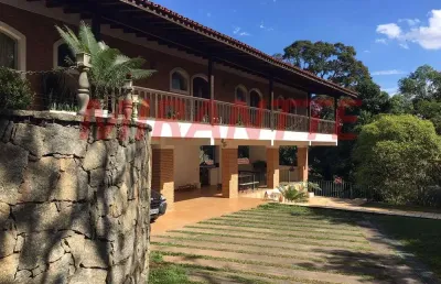 Sobrado de 440m² com 4 quartos em serra da cantareira