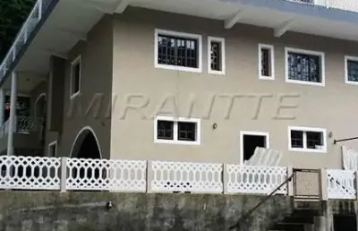 Sobrado de 480m² com 5 quartos em serra da cantareira