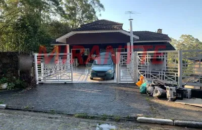 Sobrado de 350m² com 5 quartos em serra da cantareira