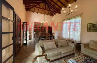 Cond. fechado de 250m² com 4 quartos em serra da cantareira