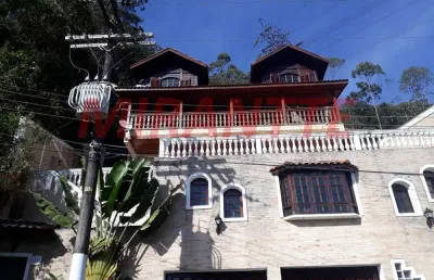 Sobrado de 300m² com 4 quartos em serra da cantareira