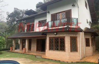 Sobrado de 360m² com 3 quartos em serra da cantareira