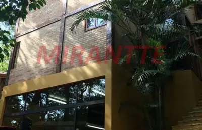 Sobrado de 350m² com 4 quartos em serra da cantareira