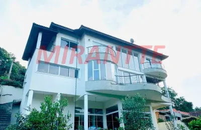 Sobrado de 390m² com 4 quartos em serra da cantareira