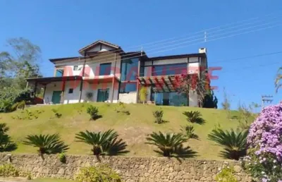 Sobrado de 340m² com 4 quartos em serra da cantareira