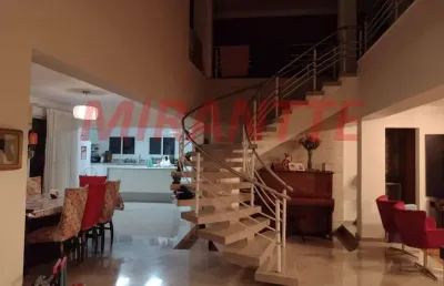 Sobrado de 561m² com 5 quartos em serra da cantareira