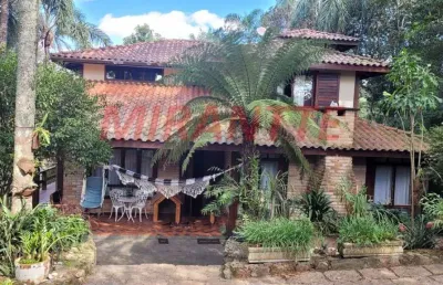 Sobrado de 218m² com 4 quartos em serra da cantareira