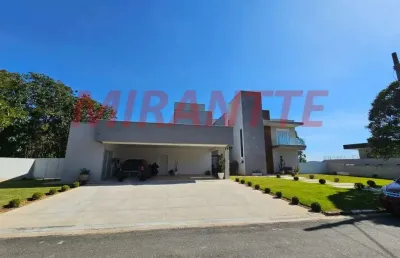 Sobrado de 350m² com 4 quartos em serra da cantareira