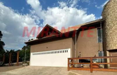 Sobrado de 560m² com 4 quartos em serra da cantareira
