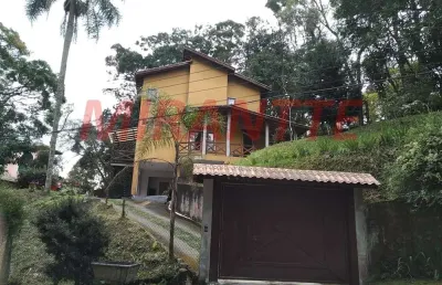 Cond. fechado de 250m² com 4 quartos em serra da cantareira