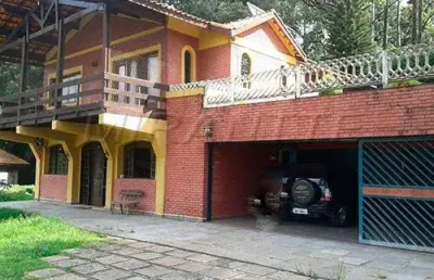 Sobrado de 600m² com 4 quartos em serra da cantareira