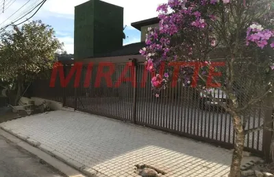 Sobrado de 350m² com 4 quartos em serra da cantareira