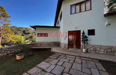 Sobrado de 317m² com 4 quartos em serra da cantareira