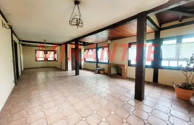 Sobrado de 250m² com 3 quartos em serra da cantareira