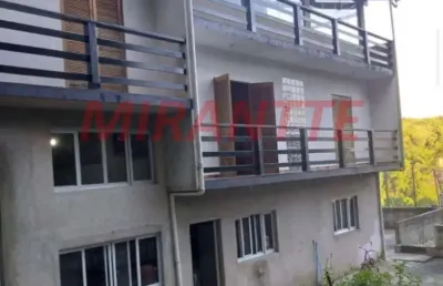 Cond. fechado de 450m² com 5 quartos em serra da cantareira