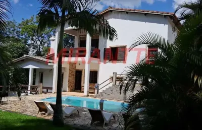 Cond. fechado de 430m² com 3 quartos em serra da cantareira