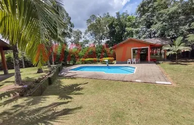 Cond. fechado de 272.23m² com 4 quartos em lago do imperador
