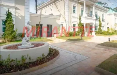 Cond. fechado de 775m² com 4 quartos em jardim floresta