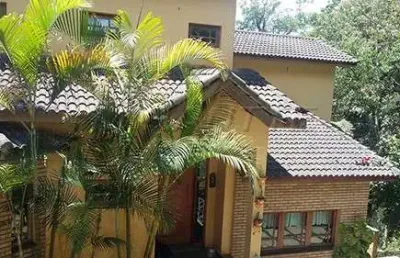 Sobrado de 350m² com 4 quartos em serra da cantareira