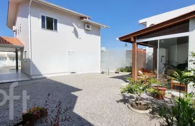 Casa com 3 quartos à venda na Rua Graciliano Carlos de Quadros, 64, Centro, Palhoça