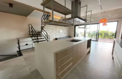 Casa em condomínio fechado com 3 quartos para alugar na Rua Laurindo Januário da Silveira, 954, Lagoa da Conceição, Florianópolis