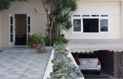 Casa com 4 quartos para alugar na Rua Papa João XXIII, 262, Coqueiros, Florianópolis