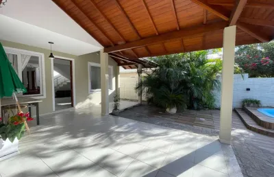 Casa com 3 quartos para alugar na Rua Durval Pires da Cunha, 63, Sambaqui, Florianópolis