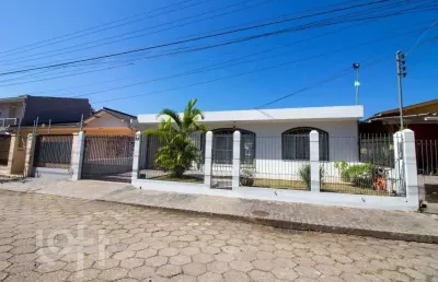Casa com 3 quartos à venda na Rua Professora Enoé Schutel, 274, Trindade, Florianópolis