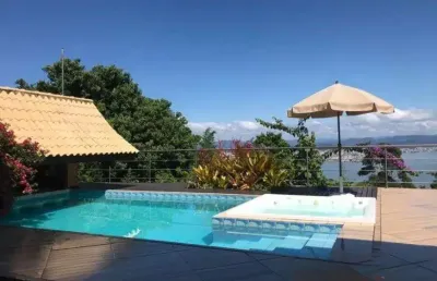 Casa com 4 quartos para alugar na Rua Margot Ganzo Araújo, 113, Centro, Florianópolis