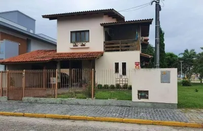 Casa com 3 quartos à venda na Rua Professor Américo Vespúcio Prates, 46, Carianos, Florianópolis