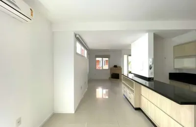 Casa em condomínio fechado com 3 quartos para alugar na Rua Grumixama, 215, Campeche, Florianópolis