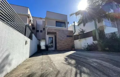 Casa com 3 quartos para alugar na Rua Jabuticabeira do Sul, 360, Ribeirão da Ilha, Florianópolis