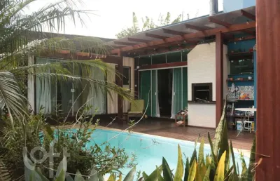 Casa com 2 quartos à venda na Rua das Bauxitas, 488, Açores, Florianópolis
