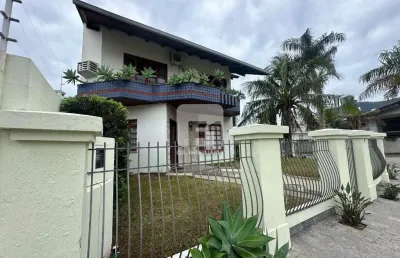 Casa com 5 quartos para alugar na Rua Jornalista Gustavo Neves, 33, Córrego Grande, Florianópolis