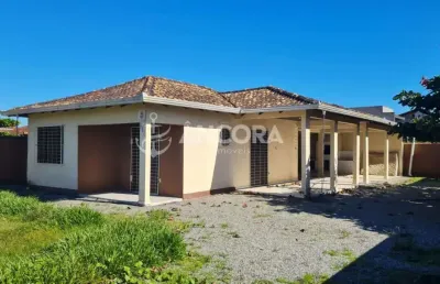 Casa com 04 quartos sozinha no terreno a apenas 600 metros da praia no princesa do mar em itapoá/sc