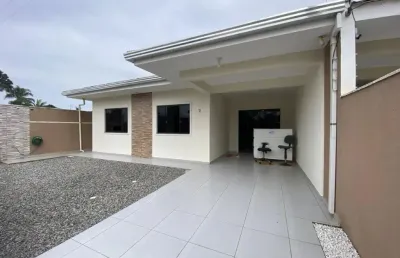 Casa com 03 quartos, sendo 01 suíte, à venda em itapoá no balneário rainha do mar