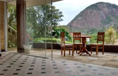Linda casa  início da júlio otoni - várias possibilidades! - com piscina e ótimo terreno po r$1.780.000,00 - santa teresa - rio de janeiro
