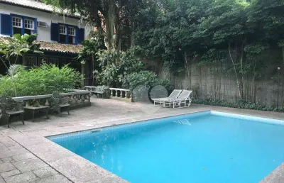 Condomínio jardim do itanhagá - casa duplex de 4 quartos com piscina e espaço gourmet. itanhangá/rj.