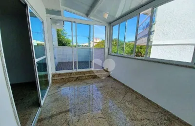 Casa de condom. triplex com 4 suítes, 2 vagas, 176 m² por r$ 950.000 - recreio dos bandeirantes - rio de janeiro/rj