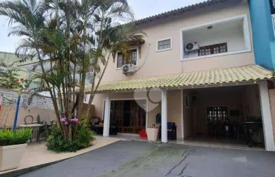 Linda casa em condomínio fechado em vargem pequena, 4 quartos sendo 1 suíte e terraço, ampla sala para 3 ambientes, cozinha americana, 3 vagas