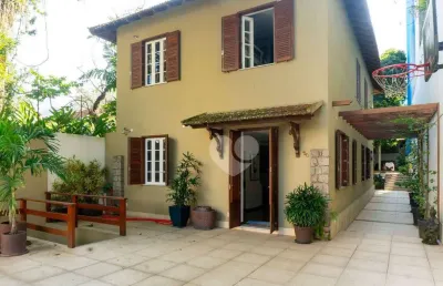 Casa de rua com 6 quartos à venda, 258m² - jardim botânico