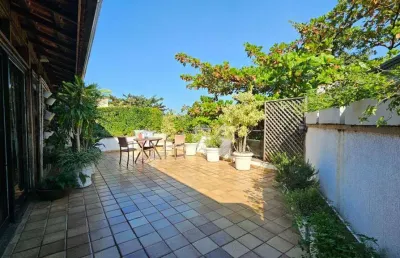 Jardim oceânico - cobertura duplex reformada com vista livre para a pedra da gávea, próximo a olegário maciel, praia e metrô. barra da tijuca/rj.